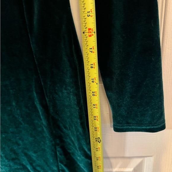 Small green velvet dress - Picture 5 of 6